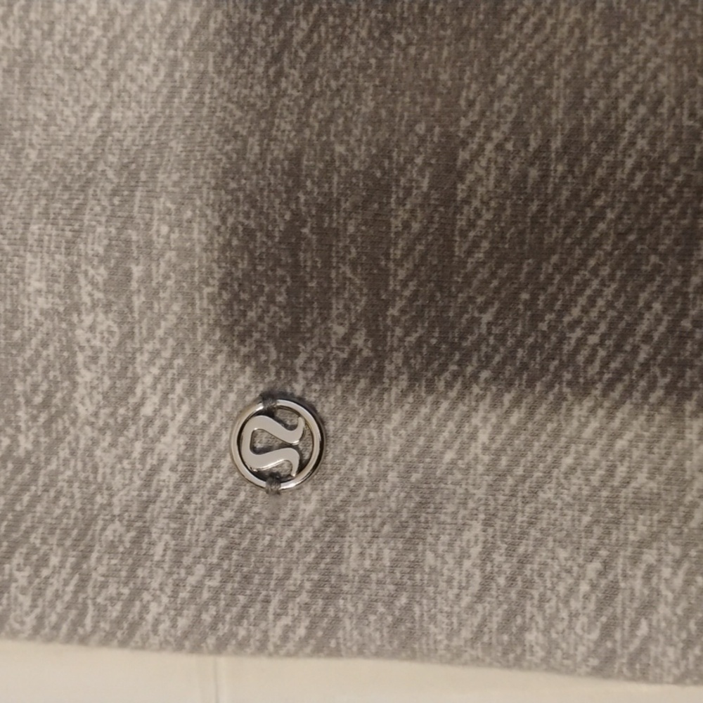 lululemon athletica Tea Lounge Crop Joggers. Womens size 6. Heather Gray color. - Picture 14 of 15